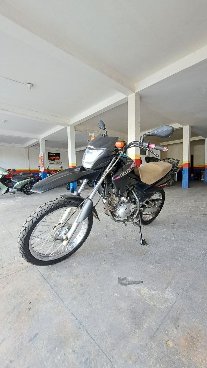 HONDA BROS 150 ES FRENTE ESQUERDA